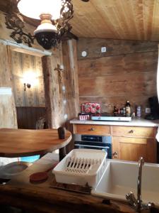 Kuchyň nebo kuchyňský kout v ubytování Old West Ranch "Urlaub auch mit Pferd möglich"