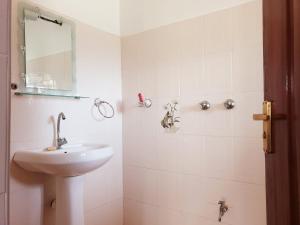 Koupelna v ubytování Merinja Guest House + 37 fotografií