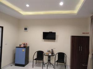 TV a/nebo společenská místnost v ubytování Phuket Sirinapha Resort