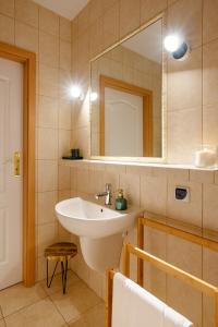 Ένα μπάνιο στο Apartament GORZÓW