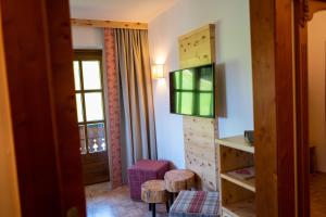 A seating area at Familienhotel Gasthof Hinteregger