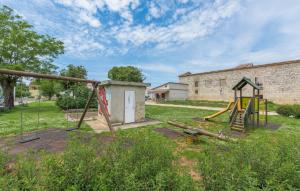 Herní místnost nebo prostor pro děti v ubytování Apartment Romano with Sea View near Poreč