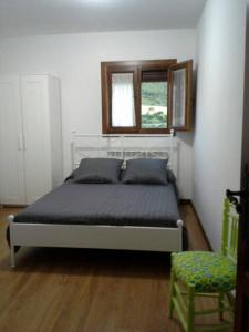 Łóżko lub łóżka w pokoju w obiekcie APARTAMENTO FONTELLAS-AYERBE