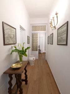 a hallway with a table and a toilet in a room at Giardino D'Azeglio Locazione Turistica in Florence