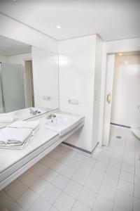 a bathroom with a sink and a bath tub at Park Plaza Suites Apartamentos in Marbella