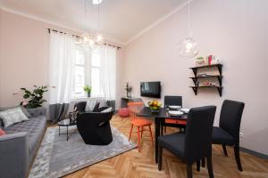 TV a/nebo společenská místnost v ubytování Garden Suites Residence by TKC