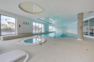 Piscina a Downtown Apartments Waterlane Island -Riverview Pool, SPA, Gym & Parking o a prop