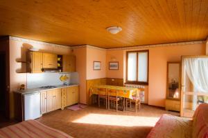 Kuchyňa alebo kuchynka v ubytovaní Guest House Il Nido dello Svasso -Foresteria Lombarda- + 21 fotografií