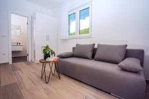 Posedenie v ubytovaní Villa Zora -luxurious villa with heated pool, sauna, 4 bedrooms, 10 persons max