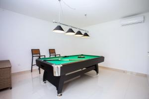 Biliardový stôl v ubytovaní Villa Zora -luxurious villa with heated pool, sauna, 4 bedrooms, 10 persons max