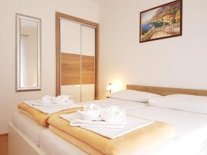 Postel nebo postele na pokoji v ubytování Apartments Mira