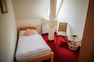 Postel nebo postele na pokoji v ubytování Hotel Dejmalik