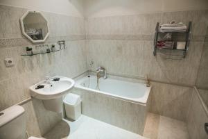Koupelna v ubytování Hotel Dejmalik + 37 fotografií
