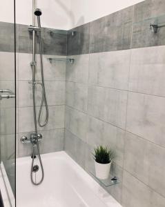 Bilik mandi di Rebel Apartament