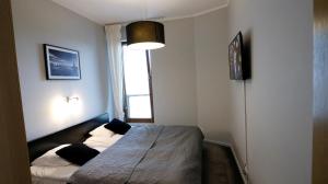 Posteľ alebo postele v izbe v ubytovaní APARTAMENT z 3 SYPIALNIAMI PRZY PLAŻY
