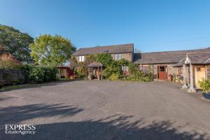 an empty driveway in front of a house at Highgrove Barns in Craven Arms