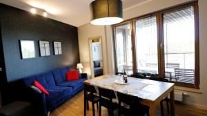 Posedenie v ubytovaní APARTAMENT z 3 SYPIALNIAMI PRZY PLAŻY