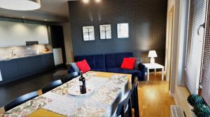 Posedenie v ubytovaní APARTAMENT z 3 SYPIALNIAMI PRZY PLAŻY