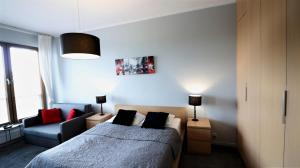 Posteľ alebo postele v izbe v ubytovaní APARTAMENT z 3 SYPIALNIAMI PRZY PLAŻY