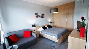 Posteľ alebo postele v izbe v ubytovaní APARTAMENT z 3 SYPIALNIAMI PRZY PLAŻY