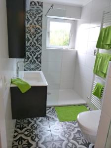 Koupelna v ubytování Ferienwohnung Kürmreuth + 20 fotografií