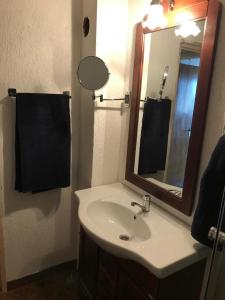 Ванна кімната в Hellen's Ultracentral Apartament