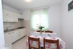 Kuchnia lub aneks kuchenny w obiekcie Apartments Palaziol