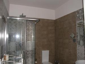 A bathroom at Il Gattopardo House