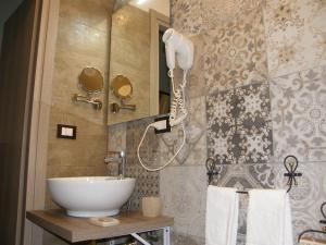 A bathroom at Il Gattopardo House