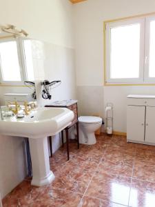 Ванная комната в Chambres d'Hôtes La Noyeraie