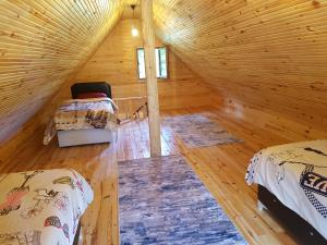 a room with two beds in a wooden cabin at Eliya Otel Restoran in Akarsu