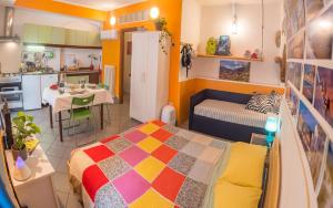 A kitchen or kitchenette at Little Arco Guest House
