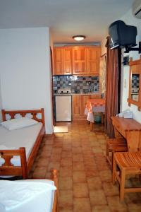 Postel nebo postele na pokoji v ubytování Aiolos House