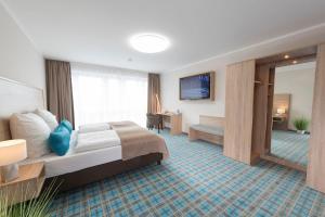 Postel nebo postele na pokoji v ubytování Hotel Schwarzer Adler Jever
