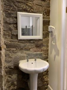 Gallery image of Royal Mile Suites by the Castle in Edinburgh