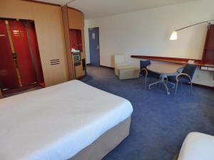 a hotel room with a bed and a desk at Novotel Suites Marseille Centre Euromed in Marseille