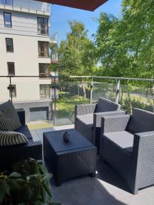 Balkón alebo terasa v ubytovaní Apartament z basenem Polanki