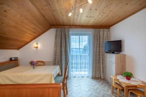 Łóżko lub łóżka w pokoju w obiekcie Urlaub am Lacknerhof - Familie Klocker