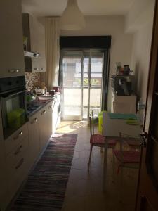 Η κουζίνα ή μικρή κουζίνα στο Appartamento Ganzirri
