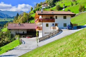 ラチーネスにあるHuberhof Mareit - Südtirolの丘の脇の家