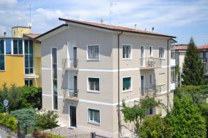 Gallery image of Le Bouganville Apartment in Desenzano del Garda