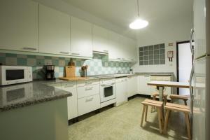 Kuchyň nebo kuchyňský kout v ubytování The Minimal House