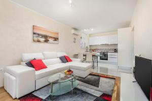 Kuchyňa alebo kuchynka v ubytovaní Orchidea apartment + 21 fotografií