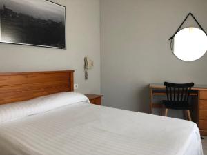 a bedroom with a bed and a desk and a phone at Hotel Santa Fe in Santa Fe +53 photos
