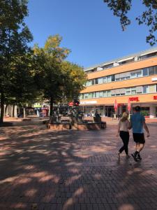 a man and a woman walking down a street at 2 Privatzimmer , Dusche /WC nahe Köln in Frechen