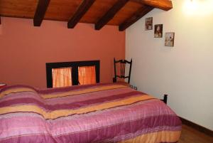 เตียงในห้องที่ Etna Casa Llera-Antica casa siciliana