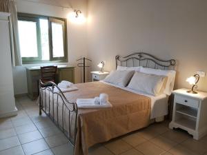 a bedroom with a bed and a dresser at Terra Dei Limoni in Noto Marina