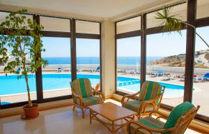 Bazén v ubytování Magnolia Sea View Apartment nebo v jeho okolí