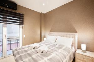 Tempat tidur dalam kamar di Near Acropolis brand new 1 min from metro