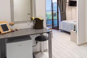 A bed or beds in a room at Cilento Suite - Vinarte B&B